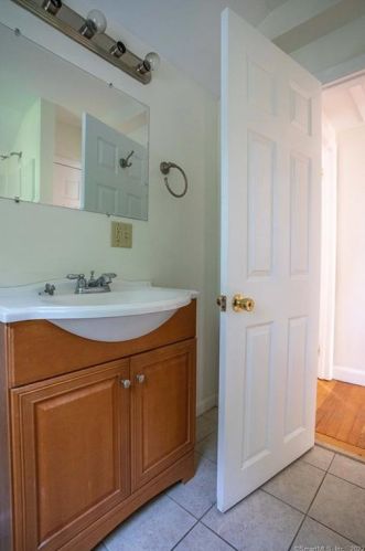 12 Linda Ave, Uncasville CT 06382-1723 exterior