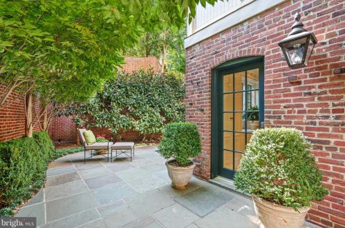 2446 Kalorama Rd, Washington DC 20008-1625 exterior