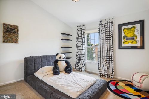 6036 Loganwood Dr, Rockville MD 20852-3459 exterior