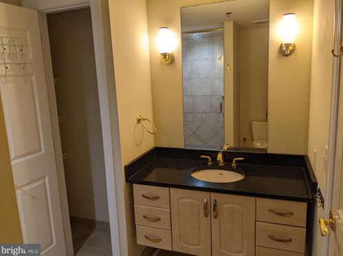 707 Chestnut St, Philadelphia PA  19106-2322 exterior