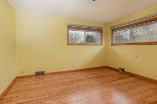 5796 Kinnickinnic Riv Pkwy, Milwaukee WI 53219-2231 exterior