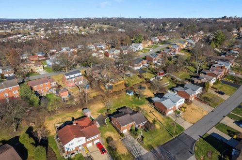 1300 Blue Jay Dr, Pittsburgh PA  15243-1206 exterior