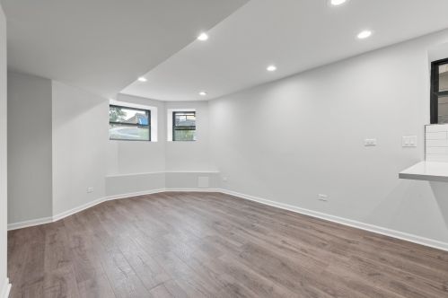 3142 Diversey Ave, Chicago IL 60647-1558 exterior