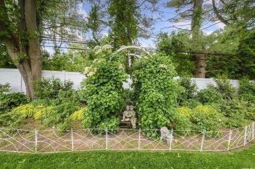 6 Bethal Ln, Commack NY 11725-1003 exterior