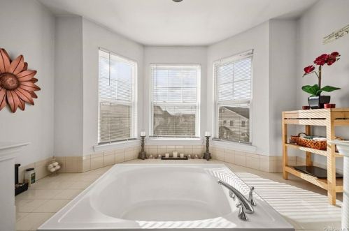 16 Cobblestone Ln, Middletown NY 10940-5091 exterior