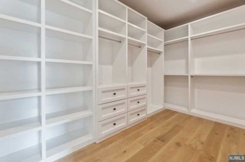 32 Pleasant St, Haworth NJ  07641-1929 exterior