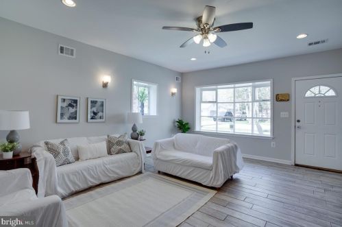 4927 Beech St, Shady Side, MD 20764-9666