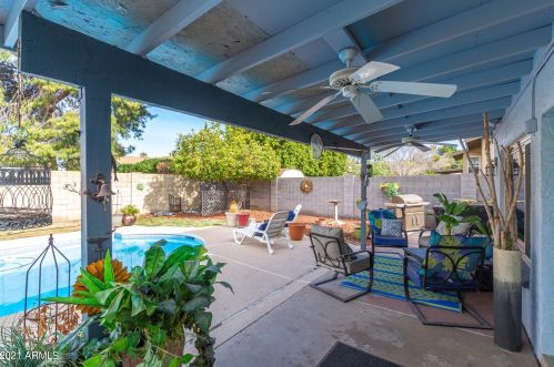 2464 Crocus Dr, Phoenix AZ 85053-5416 exterior