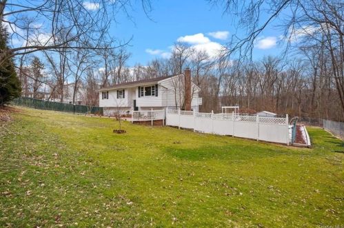 109 Ridge Rd, Valley Cottage, NY 10989-2466