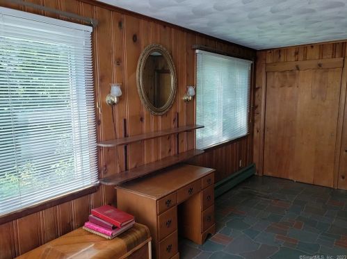 51 Gladiola St, New Britain CT 06053-3002 exterior