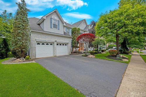 5 Bellavista Ct, Edison, NJ 08820-4438