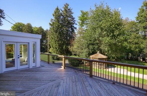 1297 Wheatland Ave, Lancaster PA 17603-4520 exterior