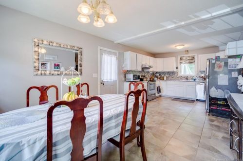 7 Brainard Rd, Enfield CT 06082-1941 exterior