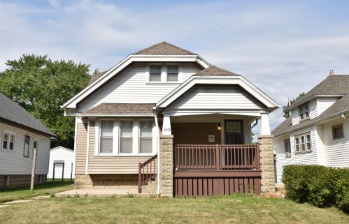 4437 55th St, Milwaukee, WI 53218-5715