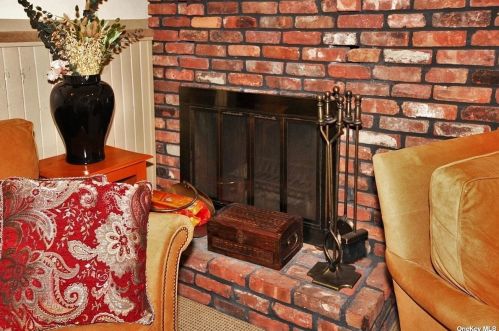 741 Park Ct, Valley Stream NY 11581-3507 exterior