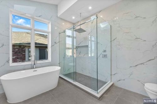 152 Morningside Ln, Palisades Park NJ 07650-1918 exterior