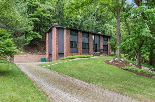 2302 Marbury Rd, Pittsburgh PA  15221-3670 exterior