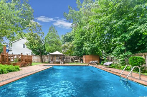 12 Prospect Dr, Huntington Station NY 11746-2920 exterior