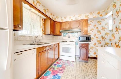 522 Barbara Dr, Pittsburgh PA  15227-4404 exterior