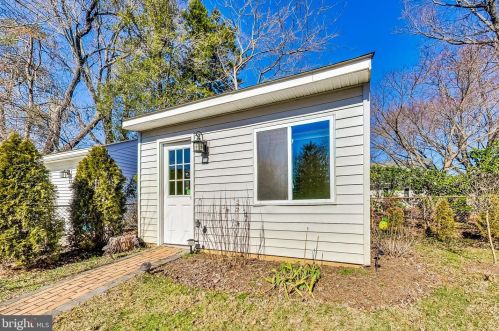 903 Robin Rd, Silver Spring MD  20901-1872 exterior