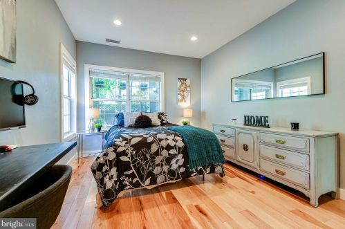 4656 Lambert Dr, Alexandria VA 22311-4942 exterior