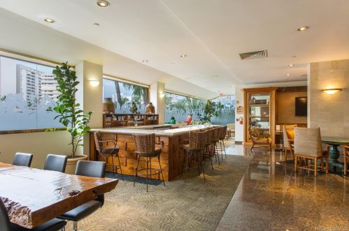 2045 Kalakaua Ave, Honolulu HI  96815-5118 exterior