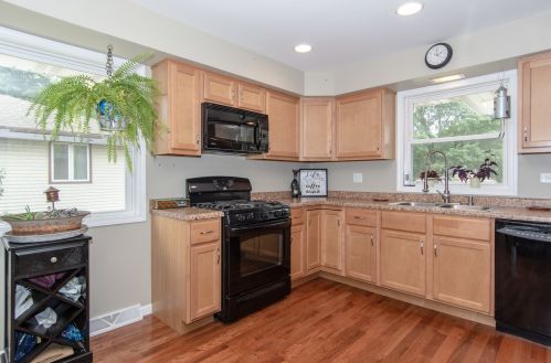 219 Margaret St, Joliet IL 60436-1318 exterior