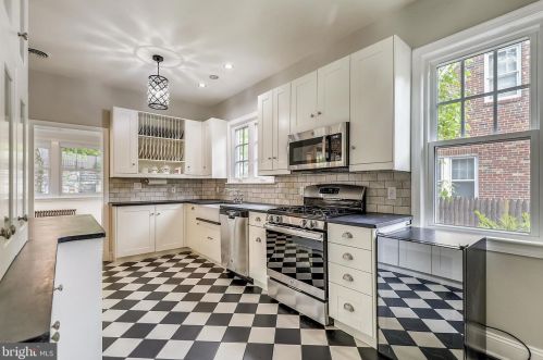 7426 Piney Branch Rd, Silver Spring MD 20901-4352 exterior