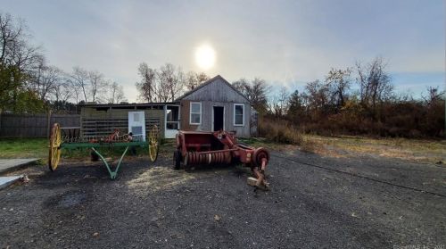 108 Mtn Rd, Seymour CT 06483-2027 exterior