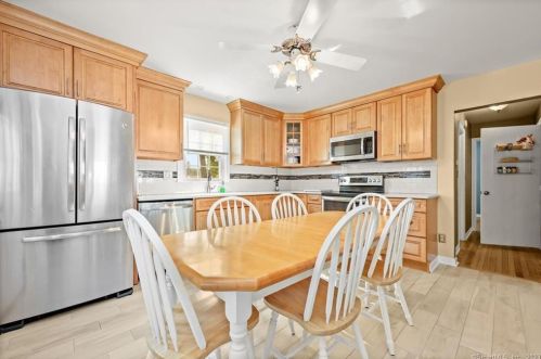 26 Hemlock Dr, Milford CT 06461-2311 exterior