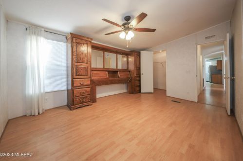 5802 Rocking Cir St, Tucson AZ 85713-6323 exterior