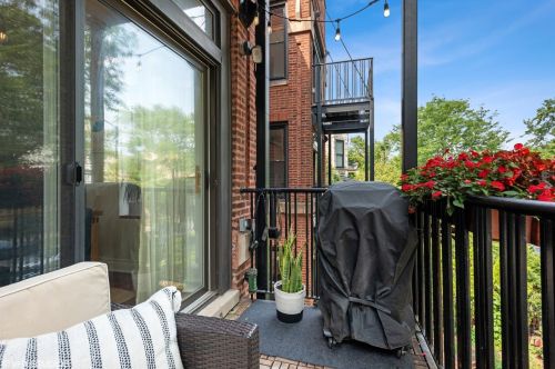 1437 Addison St, Chicago IL 60613-3729 exterior