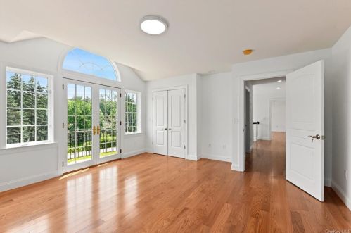 100 Whippoorwill Rd, Armonk NY  10504-1463 exterior