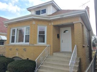 7309 Roscoe St, Chicago, IL 60634-3544