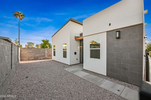 9507 12th St, Phoenix, AZ 85020-2607