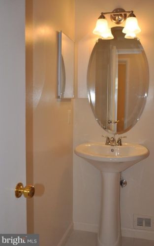 6225 Loch Raven Dr, Mc Lean VA  22101-3134 exterior