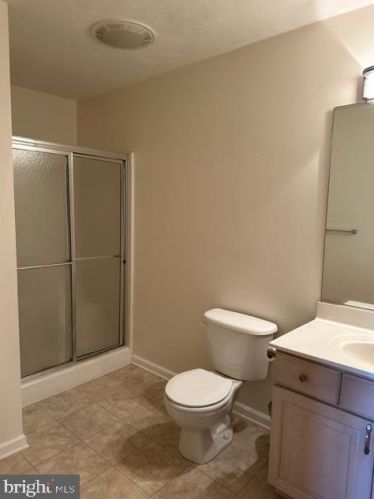 381 Thornhill Dr, Hanover PA  17331-7976 exterior