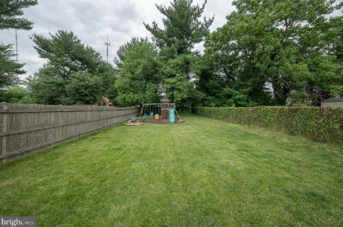 328 Lemonte St, Philadelphia PA 19128-4520 exterior