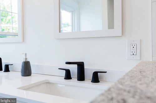 216 James St, Lancaster PA 17603-2910 exterior