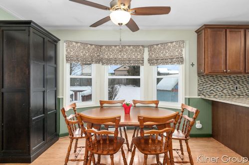 1721 Weymouth Dr, Grand Rapids MI 49508-3711 exterior