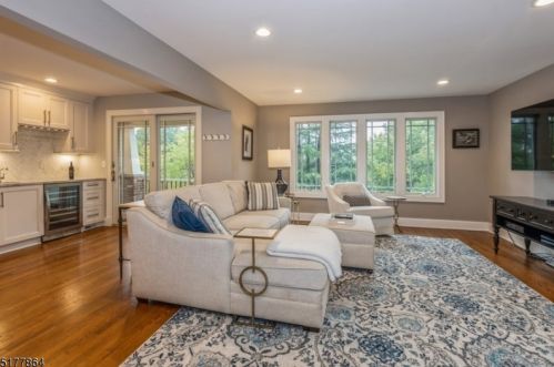 1401 Outlook Dr, Mountainside NJ 07092-1412 exterior