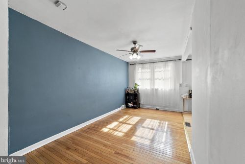 1024 Knorr St, Philadelphia PA 19111-4932 exterior