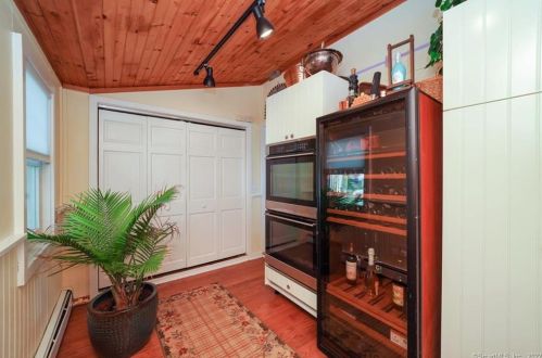 6 Stowe Ave, Milford CT 06460-6023 exterior