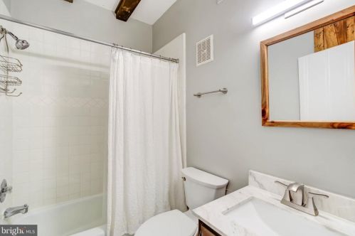 527 Wilkes St, Alexandria VA  22314-3723 exterior