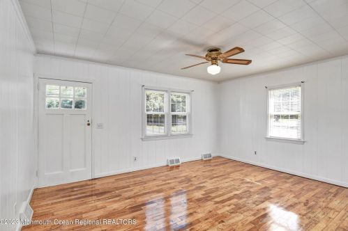 70 Siloam Rd, East Freehold NJ 07728-8604 exterior