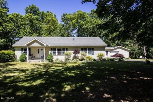 57225 M 62, Cassopolis MI  49031-9635 exterior