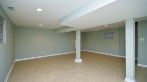 5149 Grace St, Chicago IL 60613-3904 exterior