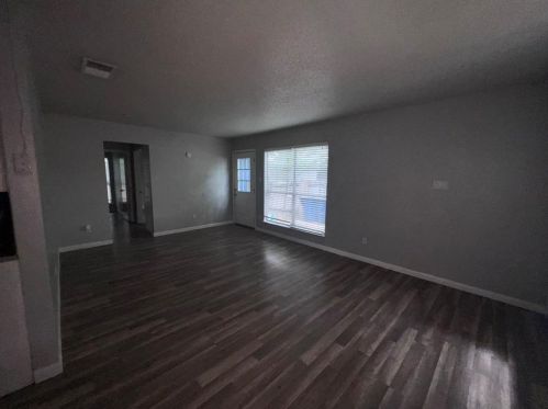 5011 Copperbend Blvd, Austin TX  78744-3759 exterior