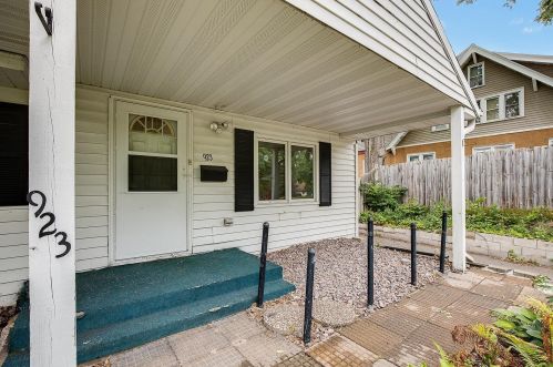 923 Barclay St, Saint Paul, MN 55106-3501