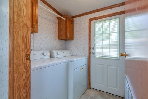 8 Rex Dr, Concord NH 03303-4166 exterior